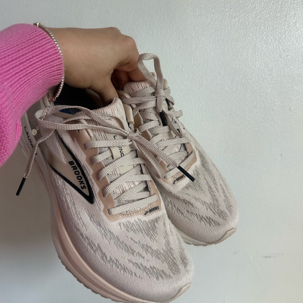 Brooks Launch Women's Running Shoes - tan - Picture 2 of 7